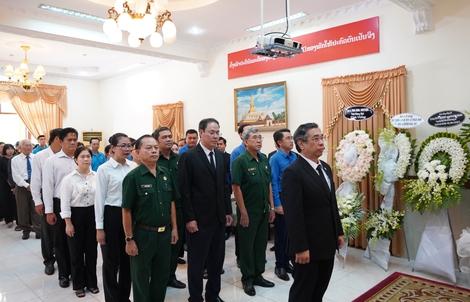 Đoàn đại biểu MTTQ TP HCM viếng cố Chủ tịch nước Lào Khamtay Siphandone