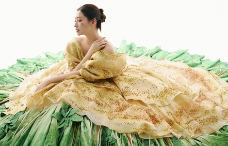 Hoa hậu Lương Thuỳ Linh xúng xính đầm bánh xèo