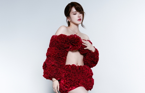 Thiều Bảo Trâm nhận mưa lời khen