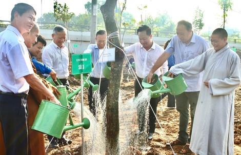 TP HCM trồng cây đời đời nhớ Bác
