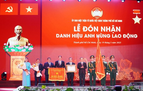 Ủy ban MTTQ TP HCM đón nhận danh hiệu Anh hùng Lao động
