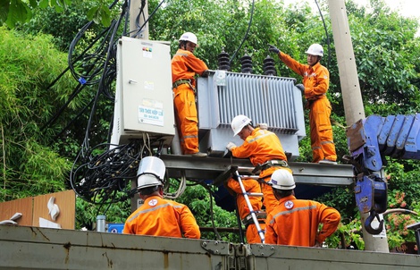 Ngành điện TP HCM tăng cường bảo đảm an toàn mùa mưa, bão