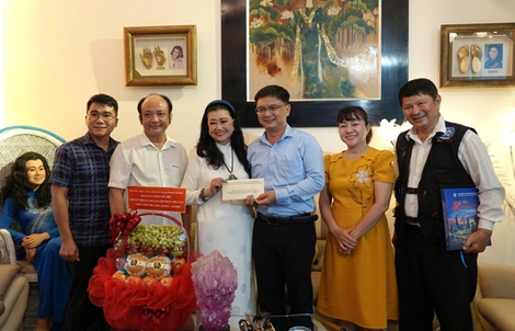 Lãnh đạo TP HCM thăm và tri ân văn nghệ sĩ