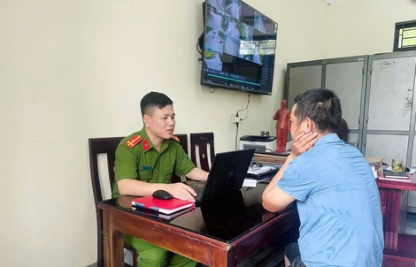 Xác định kẻ vừa đánh tới tấp nữ chủ quán cắt tóc, vừa quát lớn "mi xúc phạm bồ tau"