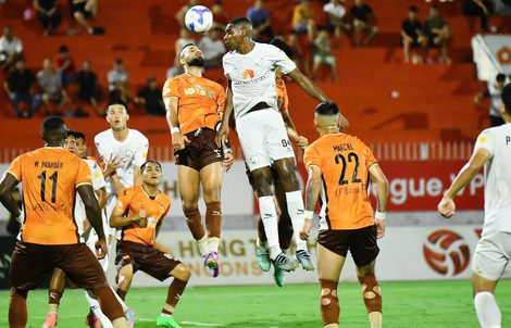 Châu Ngọc Quang dính thẻ đỏ, HAGL thua ngược Bình Định