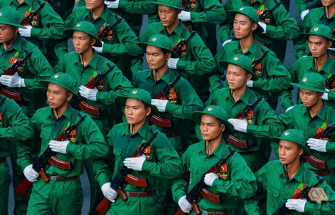 "Gây sốt" với ảnh diễu binh, nam sinh viên nuôi ước mơ làm báo