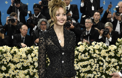 Khoảnh khắc gây sốc của các mỹ nhân tại Met Gala 2025