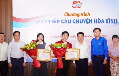 Ca khúc cách mạng hút người nghe