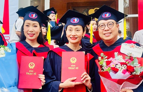 Trịnh Kim Chi, Hạnh Thúy, Thanh Hiệp rạng ngời trong lễ trao bằng Thạc sĩ nghệ thuật tại Hà Nội