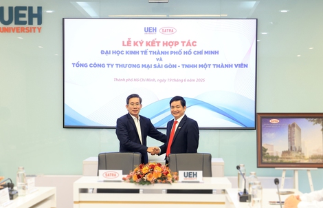 SATRA - UEH hợp tác đưa tiện ích và tri thức phục vụ cộng đồng