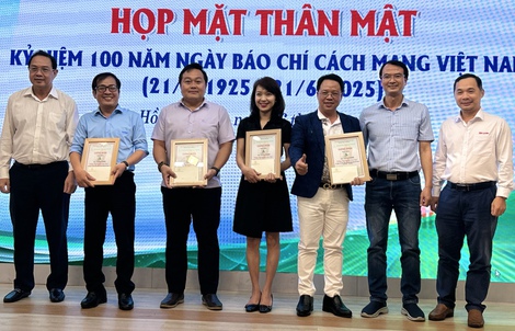 Sôi động Hội thi karaoke "Tiếng hát người làm báo"