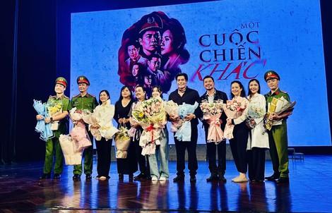 Lâm Vỹ Dạ, Minh Luân tạo ấn tượng tại Hà Nội với vở "Một cuộc chiến khác"