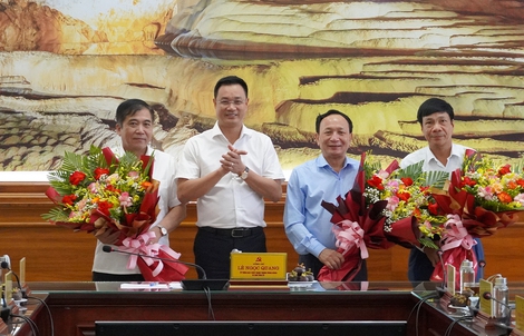 Phó Bí thư thường trực Tỉnh ủy Quảng Bình cùng nhiều lãnh đạo chủ chốt nghỉ hưu