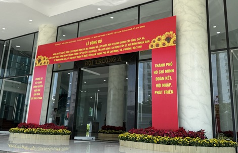 Sẵn sàng cho lễ công bố thành lập và ra mắt lãnh đạo TP HCM mới