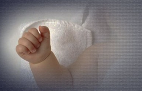 Bé gái 3 tháng tuổi bị người thân xâm hại, phải cấp cứu trong đêm