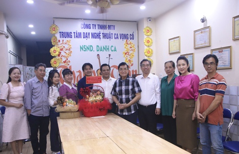 Lãnh đạo TP HCM thăm NSND Đinh Bằng Phi và NSND Thanh Tuấn