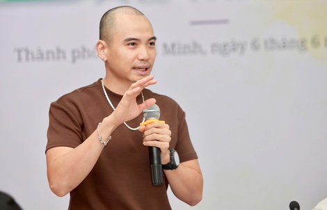 Chồng hoa hậu H'Hen Niê đi tìm bức ảnh đẹp về TP HCM