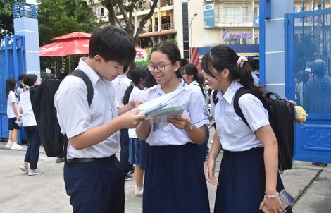 Kết thúc môn thi ngoại ngữ lớp 10: Có thí sinh vui, có sĩ tử buồn