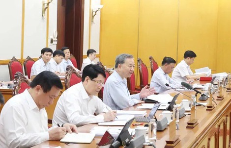 Kéo dài việc sử dụng người không chuyên trách khi sắp xếp lại thôn, tổ dân phố