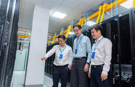 Thứ trưởng Bộ Ngoại giao làm việc với Tập đoàn FPT: Tăng cường thúc đẩy khoa học công nghệ Việt Nam 