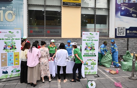 SeABank tổ chức “Ngày hội đổi rác lấy quà” - Lan tỏa lối sống xanh vì Hà Nội sạch đẹp