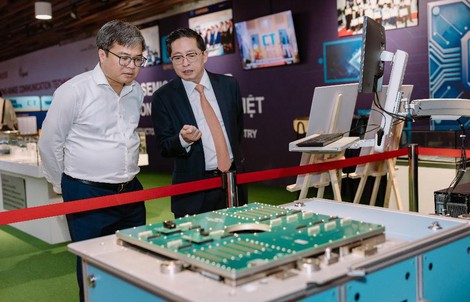 Phó Chủ tịch UBND Hà Nội ấn tượng với CT Innovation Hub 4.0 cùng nhiều công nghệ đột phá