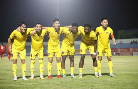  V-League 2025-2026: Bóng đá miền Trung lao đao
