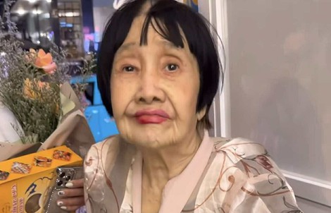 Nghệ sĩ Kim Lệ Thủy bán vé số, tuổi 75 vẫn mong được hội ngộ khán giả