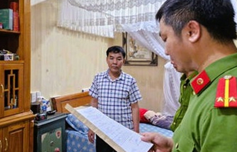 Thủ nhang ngôi đền nổi tiếng ở Thanh Hóa bị triệu tập, khám xét về tội đánh bạc, tổ chức đánh bạc