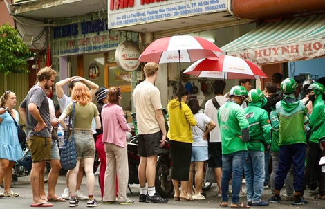 Bánh mì Huynh Hoa ra biển lớn