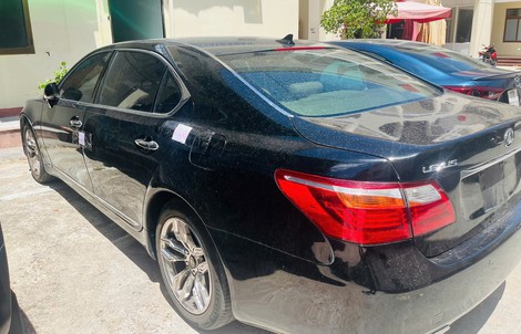 Phát hiện xe Lexus LS460 không giấy tờ hợp pháp tại Gia Lai