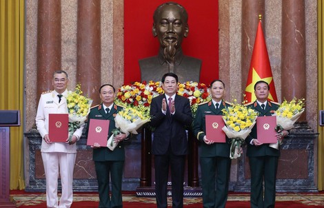 Chủ tịch nước Lương Cường trao quyết định thăng quân hàm, cấp bậc hàm cho 4 Thượng tướng