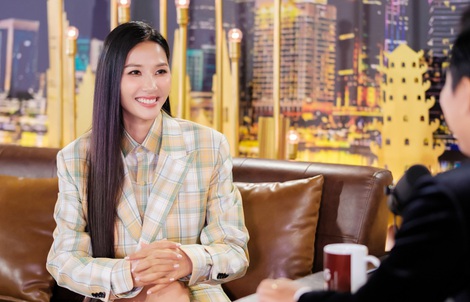 Hoàng Thùy sau 14 năm: Mở lòng giữa showbiz