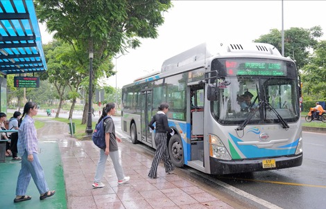 Tuyến xe buýt 61-77 từ P Bình Dương đến BX Miền Đông mới: Hơn 6.000 lượt khách sau 1 tháng vận hành