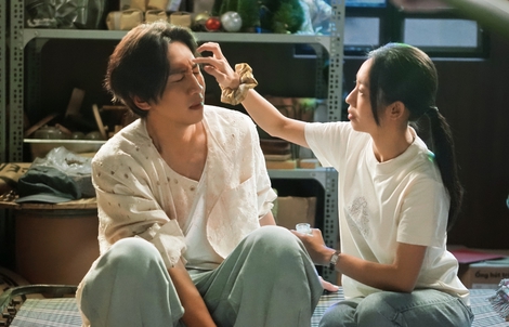 "Hoàng tử châu Á" Lee Kwang-soo say nắng "nàng thơ Việt Nam" Hoàng Hà