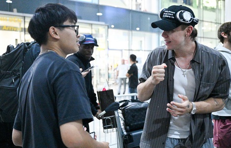 The Kid LAROI đến Việt Nam trong đêm, dân mạng rần rần "anh qua sớm đi du lịch à?"