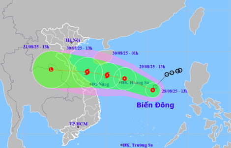 Áp thấp nhiệt đới sắp mạnh thành bão, hướng thẳng vào miền Trung