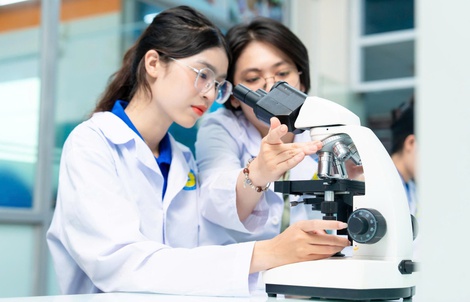Tạo điều kiện thuận lợi cho các nhà khoa học nữ sáng tạo, cống hiến