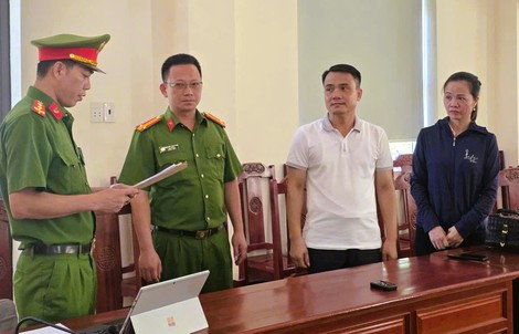 Bắt giam hiệu trưởng nâng khống điểm cho 1 học sinh thành thủ khoa