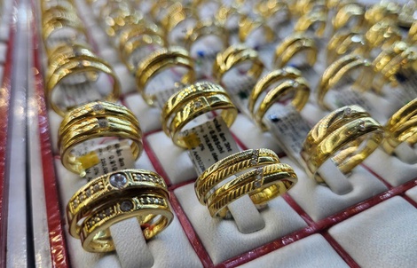 Cuối ngày 1-9, giá vàng tăng vọt, xuất hiện mốc đỉnh mới