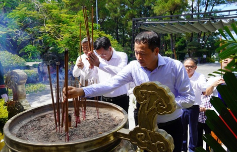 Bí thư Tỉnh ủy Đồng Nai Vũ Hồng Văn viếng thăm Thành Cổ Quảng Trị