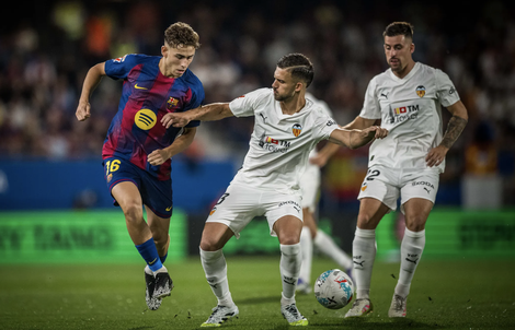 Barcelona "hủy diệt" Valencia 6 bàn, áp sát ngôi đầu La Liga