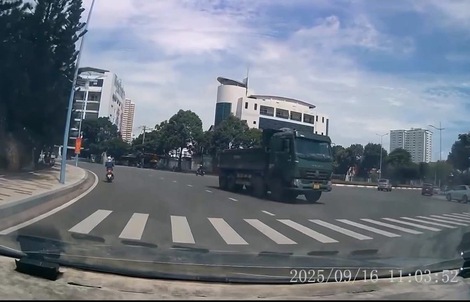 TP HCM: Xử phạt tài xế đi ngược vòng xoay vì "nghe lời Google"