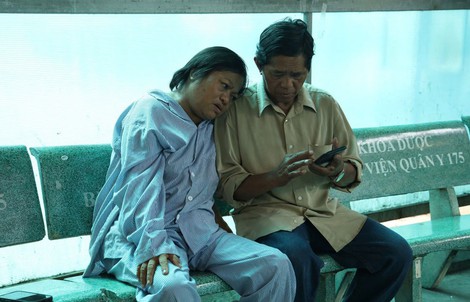 "Nhiều lúc tôi nghĩ quẩn vì thấy chồng khổ quá"