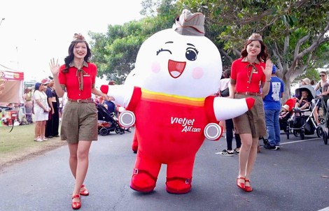 Du khách Australia mãn nhãn lễ hội diều và ưu đãi bay 0 đồng từ Vietjet