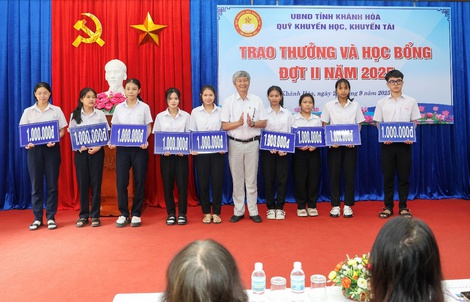 Yến sào Khánh Hòa đồng hành cùng Quỹ Khuyến học, Khuyến tài Khánh Hòa