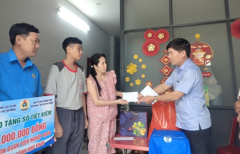 Liên đoàn Lao động TP HCM hỗ trợ gia đình đoàn viên nghiệp đoàn đặc biệt khó khăn