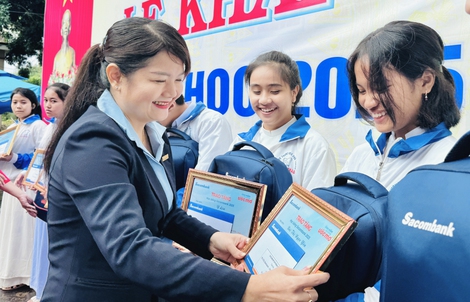 Sacombank “Ươm mầm cho những ước mơ” – chung tay vun đắp thế hệ trẻ