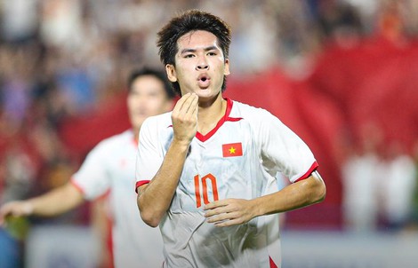 Thắng nhọc Singapore, U23 Việt Nam vững ngôi đầu bảng