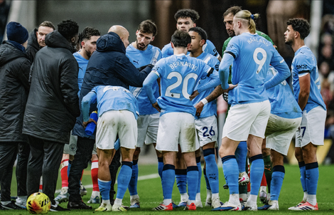 Bị Sunderland cầm chân, Man City hụt hơi cuộc đua vô địch